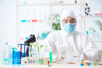 植物實驗室的綠色革命 男性生物化學(xué)家在醫(yī)藥技術(shù)開發(fā)中的使命